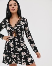 Vestido Skater Con Ribete De Encaje Y Estampado De Flores De Missguided