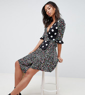 Vestido Cruzado Con Estampado Variado De Asos Design Tall