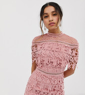 Vestido Midi Con Falda De Tubo Y Cuello Subido En Rosa Té De Chi Chi London Petite