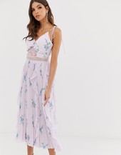 Vestido Camisola Con Volante Y Pliegues En La Falda Y Estampado Floral Acuarela De True Decadence