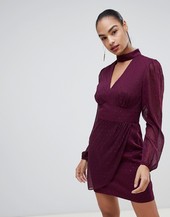 Vestido Cruzado En Burdeos Con Lunares Transparentes Y Detalle De Gargantilla De Forever New