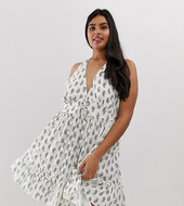 Minivestido Veraniego Escalonado Con Cuello Halter Y Estampado De Cachemir Monocromático De Asos Design Curve